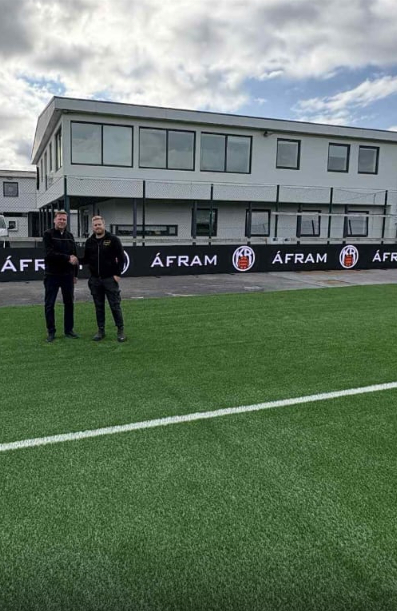 LED Skjáir starfa með KR